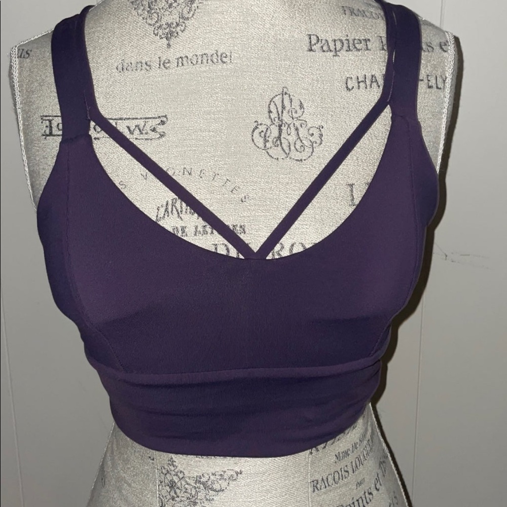 Lululemon sports bra